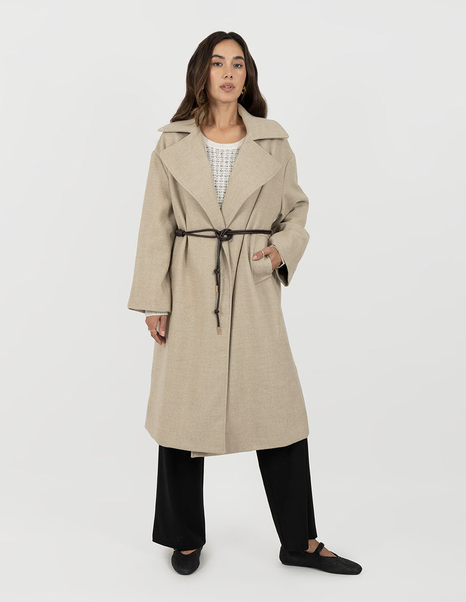 Abrigo beige  largo con jareta en la cintura