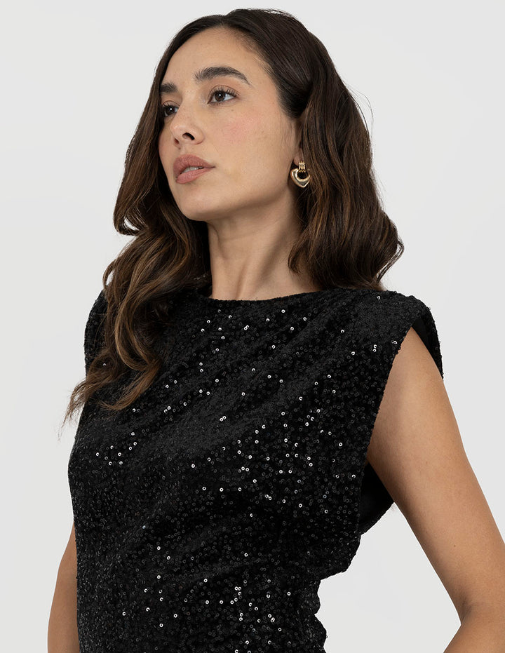 Vestido corto negro de lentajuelas