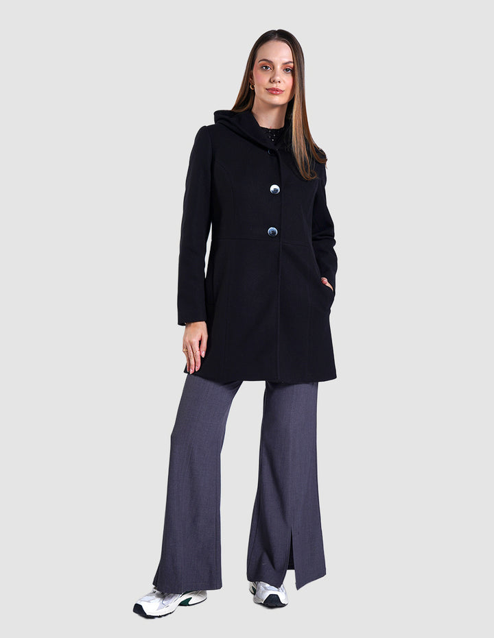 Abrigo negro largo con capucha