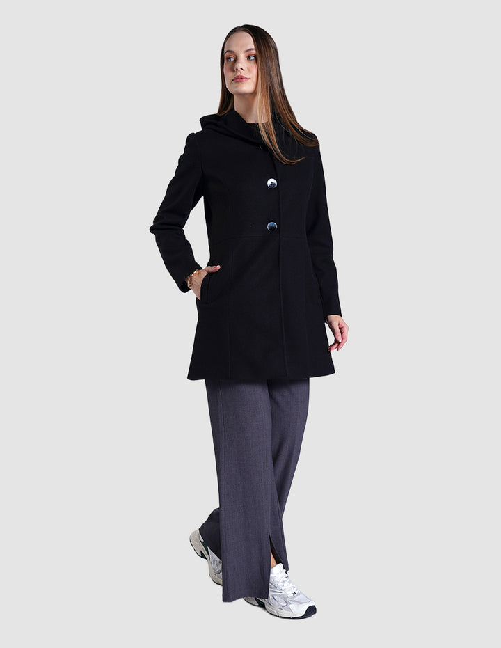 Abrigo negro largo con capucha