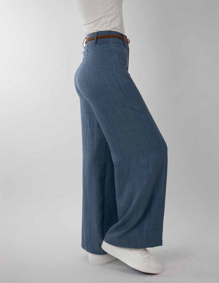 Pantalón azul con cinturón café