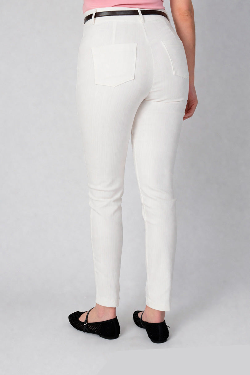 Pantalón blanco recto con cinturón