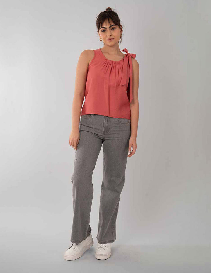Blusa sin mangas con detalle en hombro