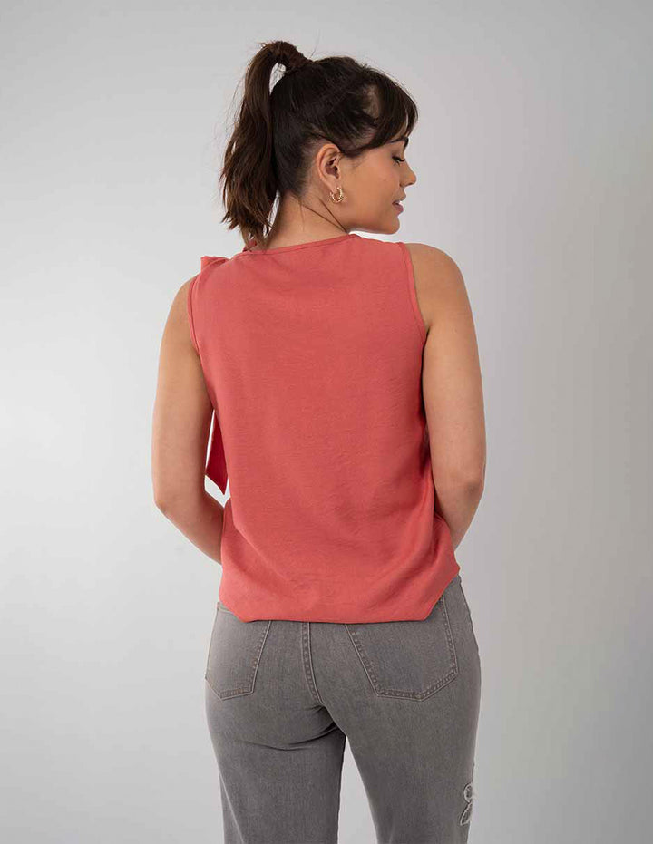 Blusa sin mangas con detalle en hombro