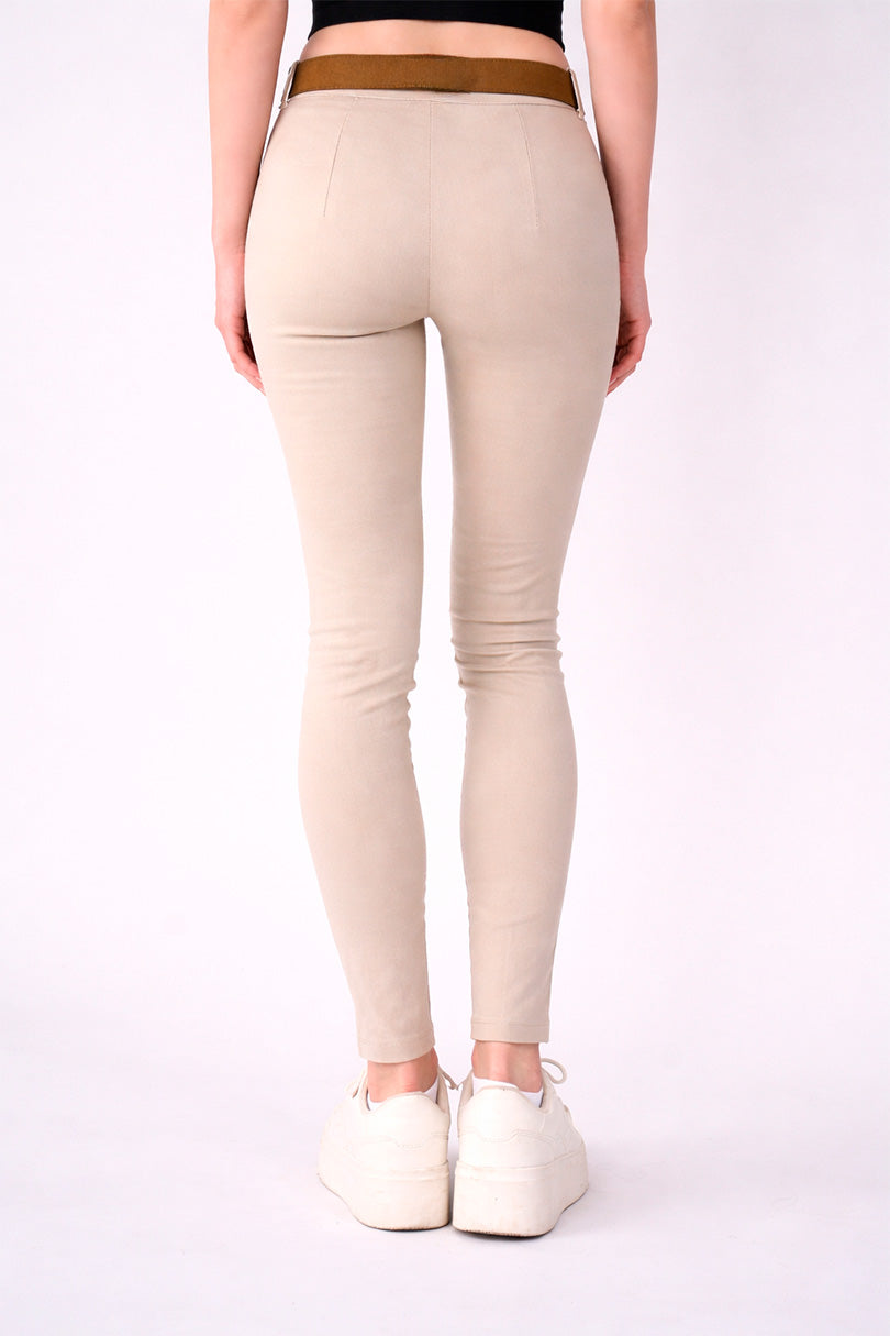 Pantalón con diseño de dots (disponible en azul marino y café)