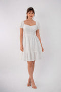 Vestido blanco de algodón y manga corta