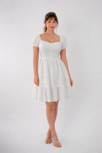 Vestido blanco de algodón y manga corta