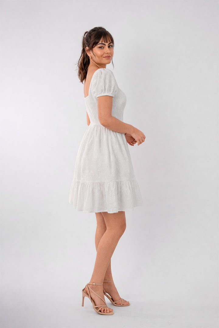 Vestido blanco de algodón y manga corta