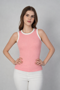 Blusa rosa con contraste blanco y cuello redondo