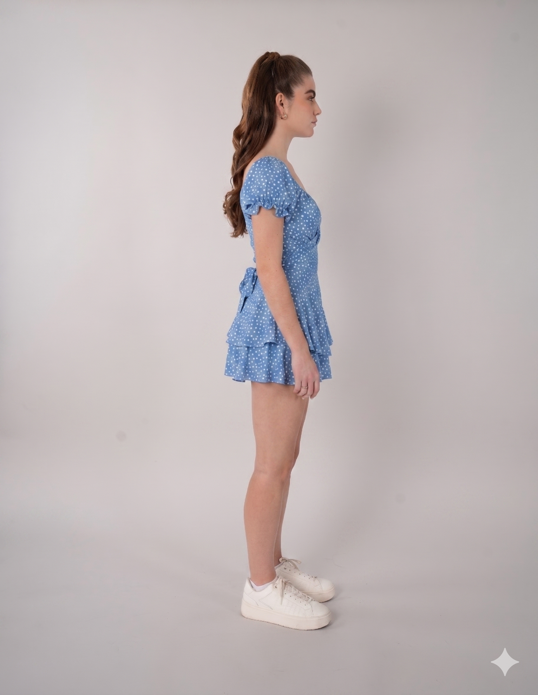 Jumpsuit azul estampado con diseño de moño