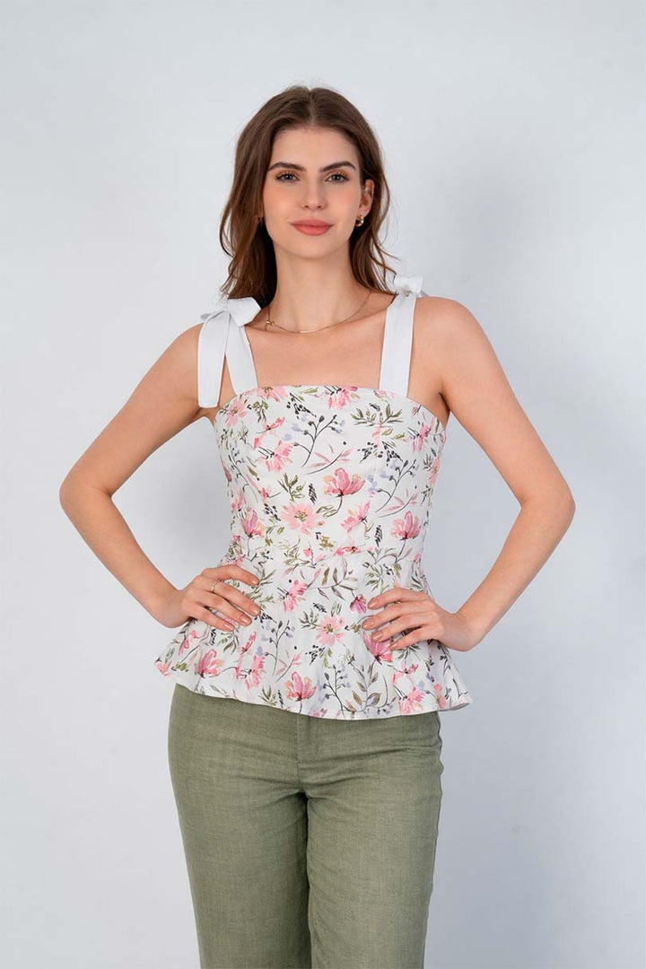 Blusa floreada con moño en tirantes