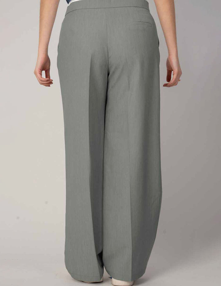 Pantalón relajado gris con jareta en la cintura