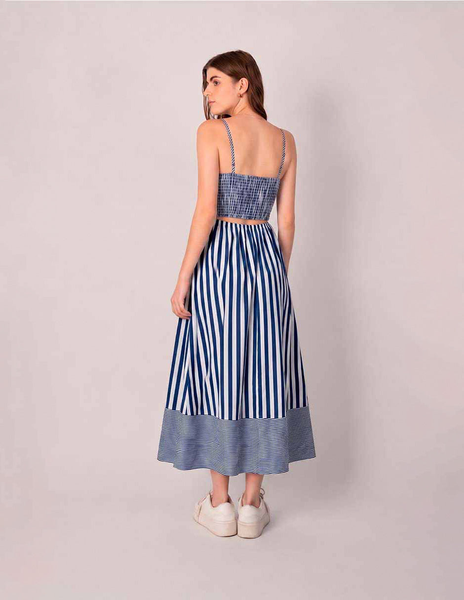 Vestido azul de rayas y smock en la espalda