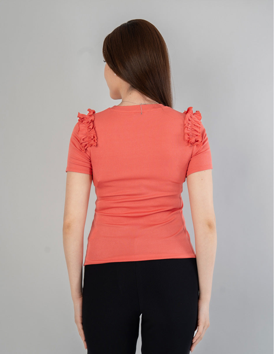 Blusa con detalle de escarola en hombros (disponible en azul y coral)