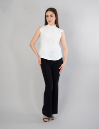 Blusa ivory con smock en cuello