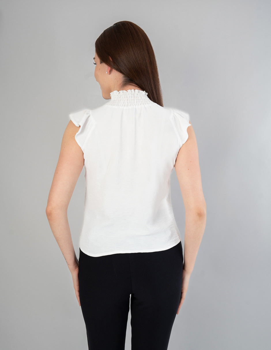 Blusa ivory con smock en cuello