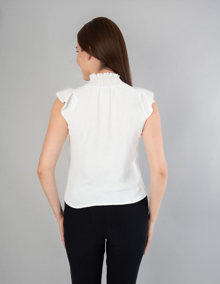 Blusa ivory con smock en cuello