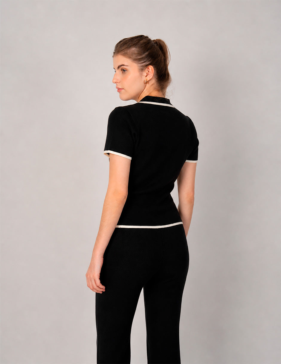 Blusa de tejido de puntoo negro con detalles blancos (Conjunto)
