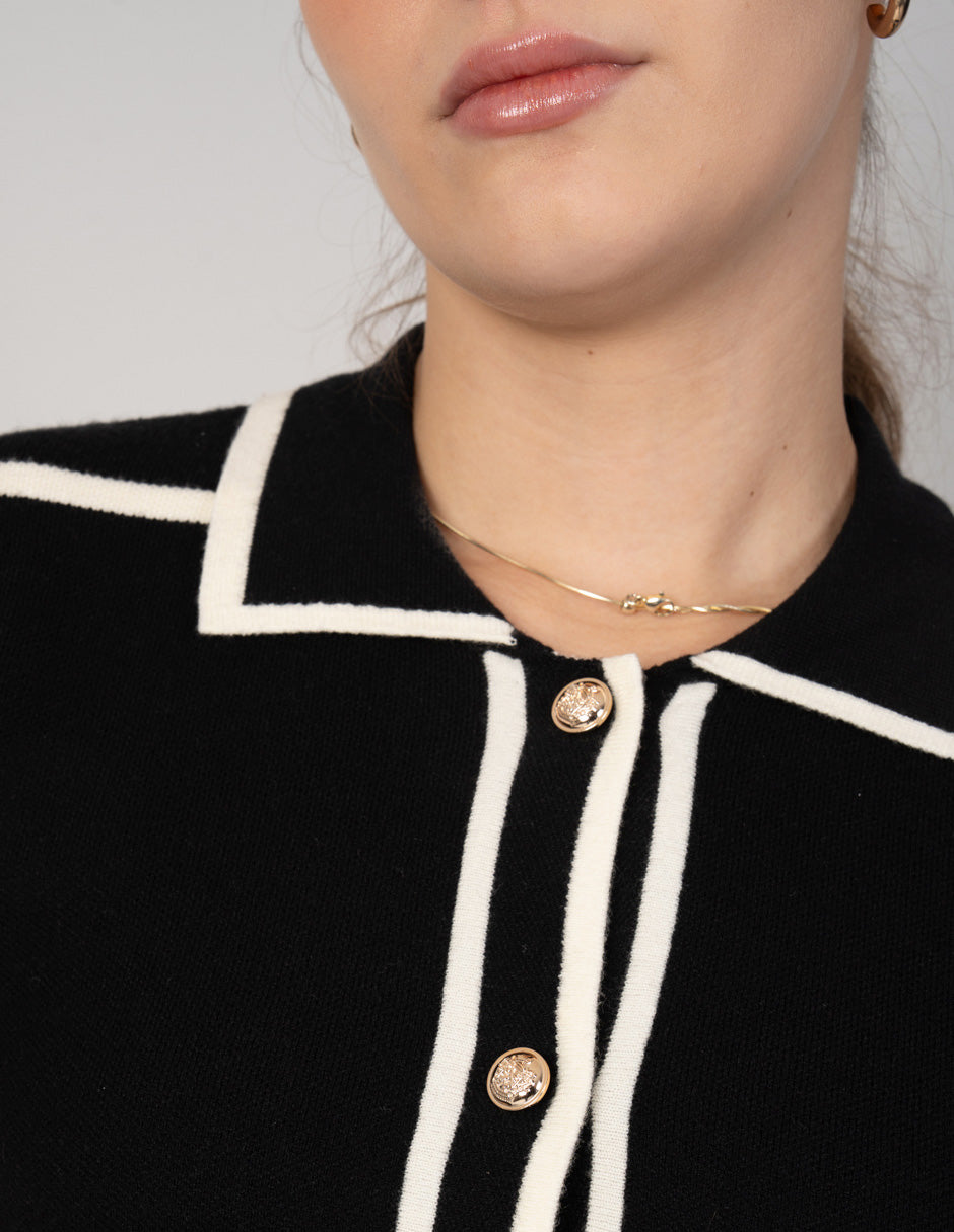 Blusa de tejido de puntoo negro con detalles blancos (Conjunto)