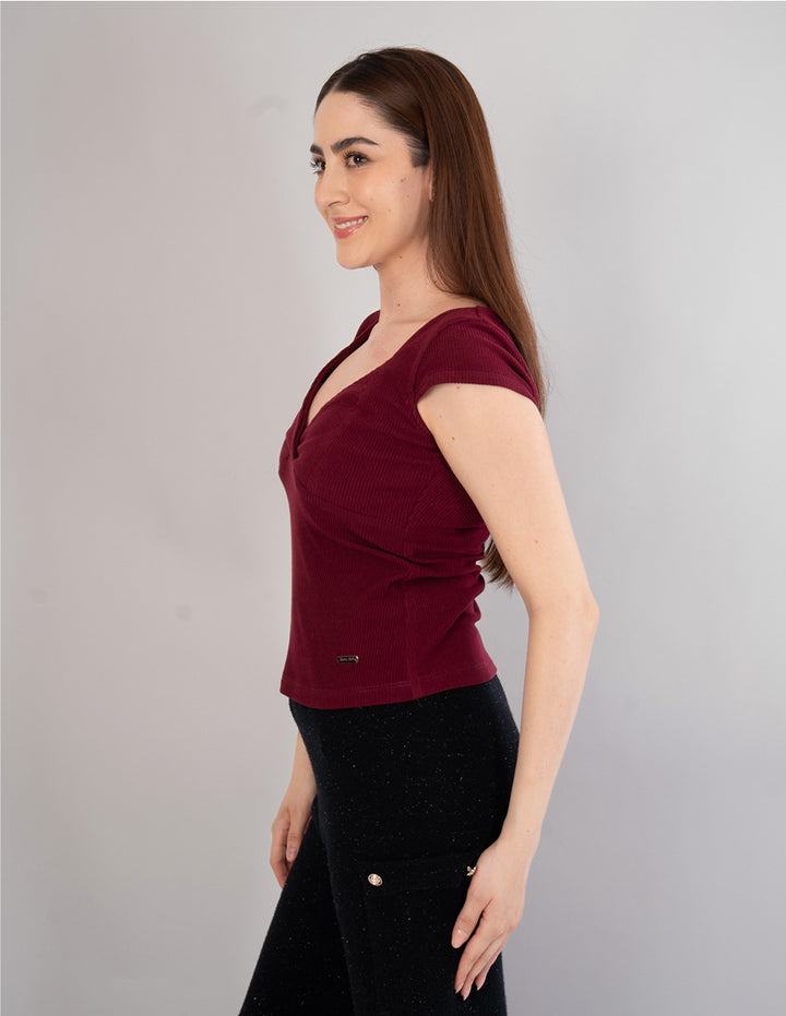 Blusa vino de manga corta y cuello V