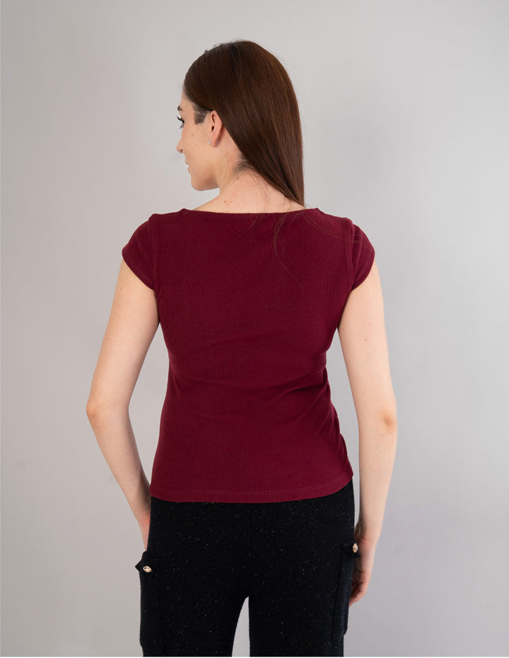 Blusa vino de manga corta y cuello V