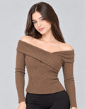 Blusa café claro  de manga larga y escote cruzado