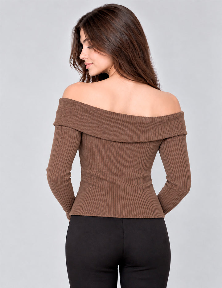 Blusa café claro  de manga larga y escote cruzado