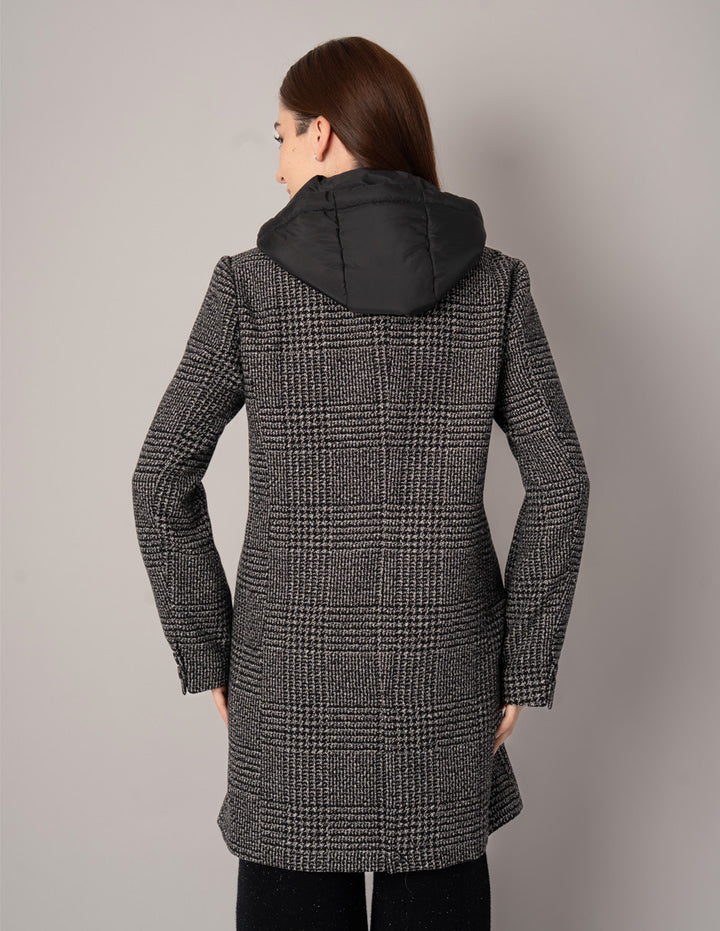 Abrigo largo con botones y capucha (disponible en negro y gris)