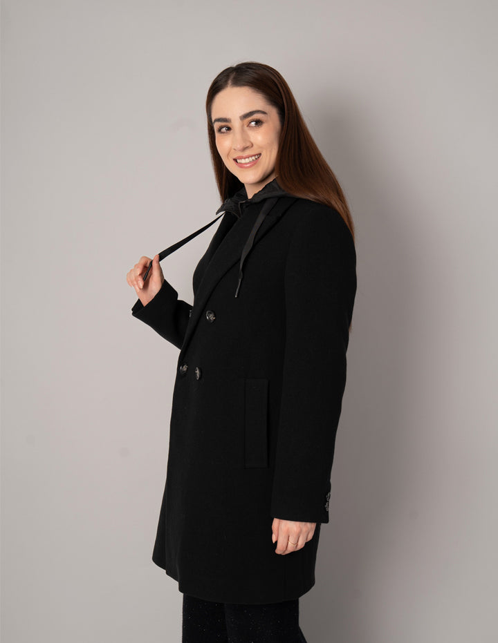 Abrigo largo con botones y capucha (disponible en negro y gris)