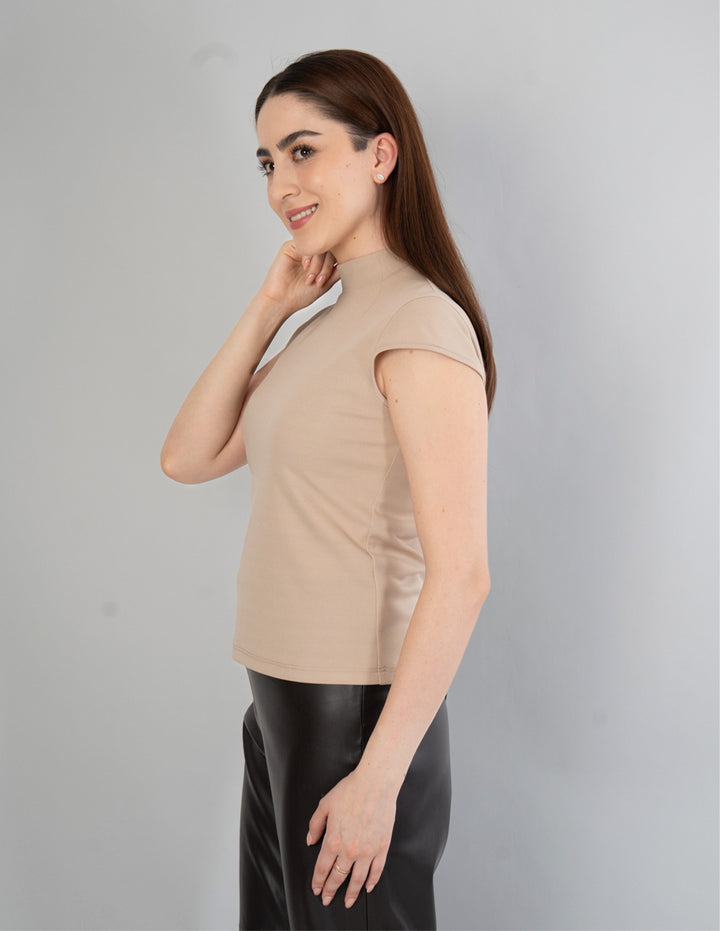 Blusa lisa de manga corta y cuello alto (disponible en negro y camel)