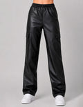 Pantalón negro con bolsas laterales