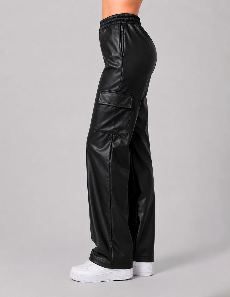 Pantalón negro con bolsas laterales