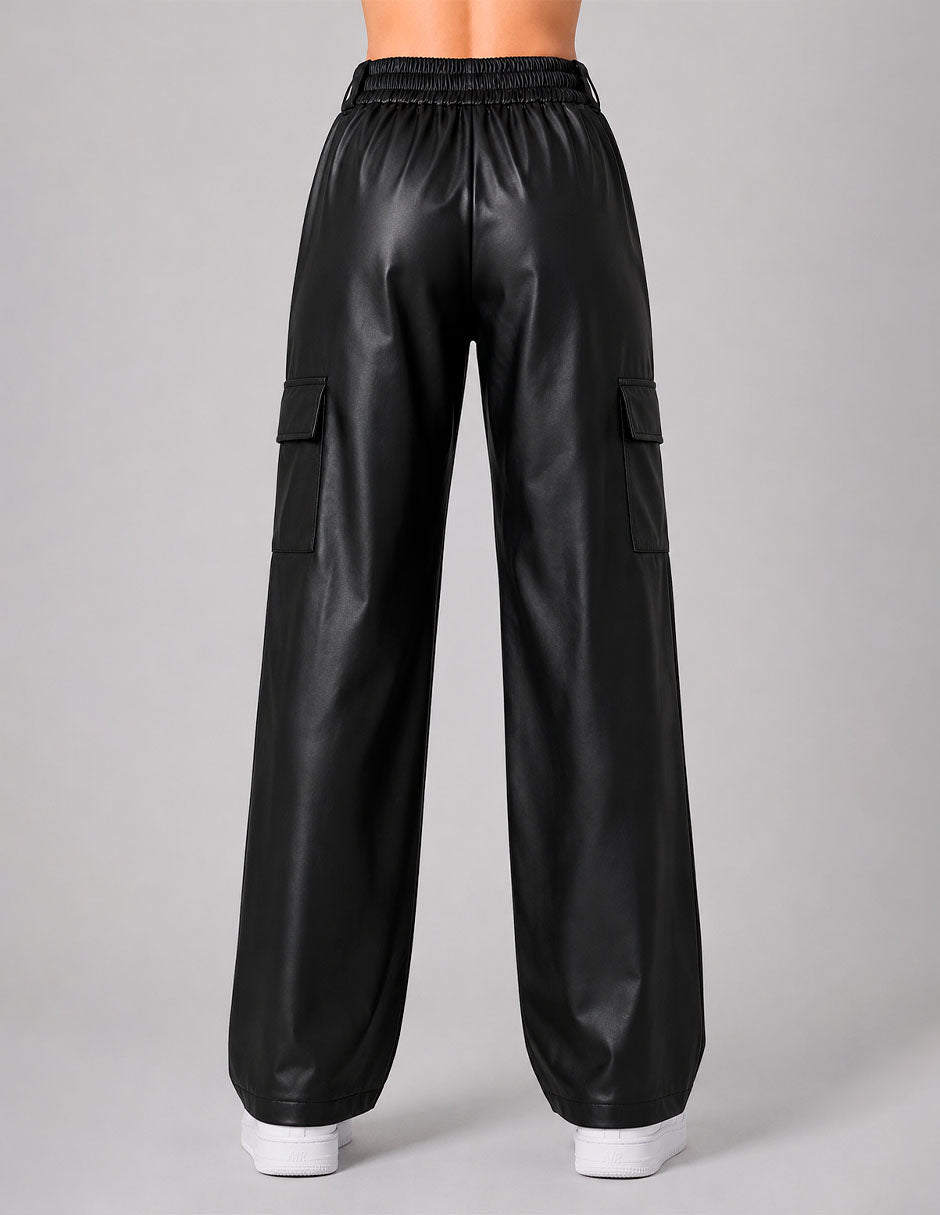 Pantalón negro con bolsas laterales