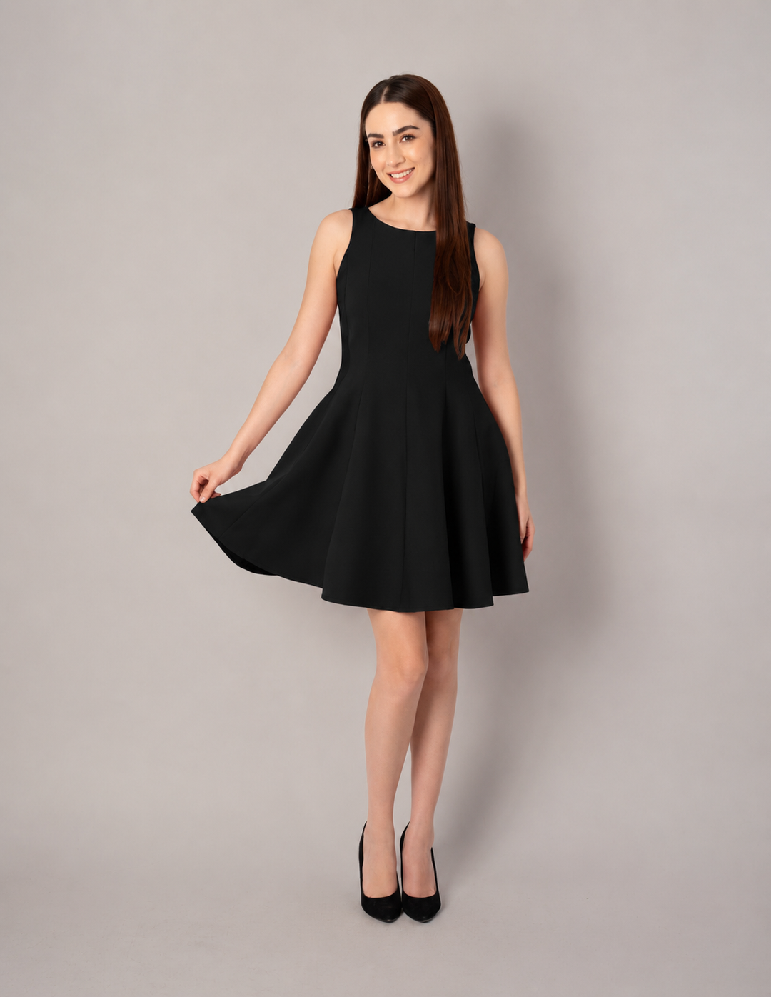 Vestido corto sin mangas y ligero vuelo en parte inferior (disponible en rojo y negro)