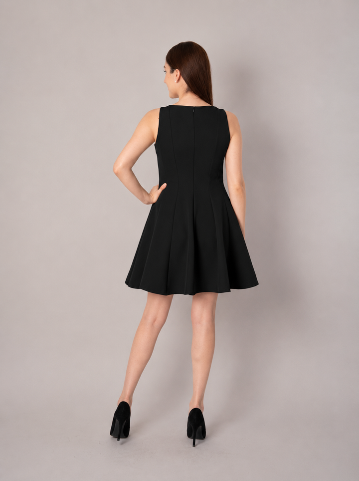 Vestido corto sin mangas y ligero vuelo en parte inferior (disponible en rojo y negro)