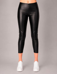 Pantalón negro de vinil tipo pescador