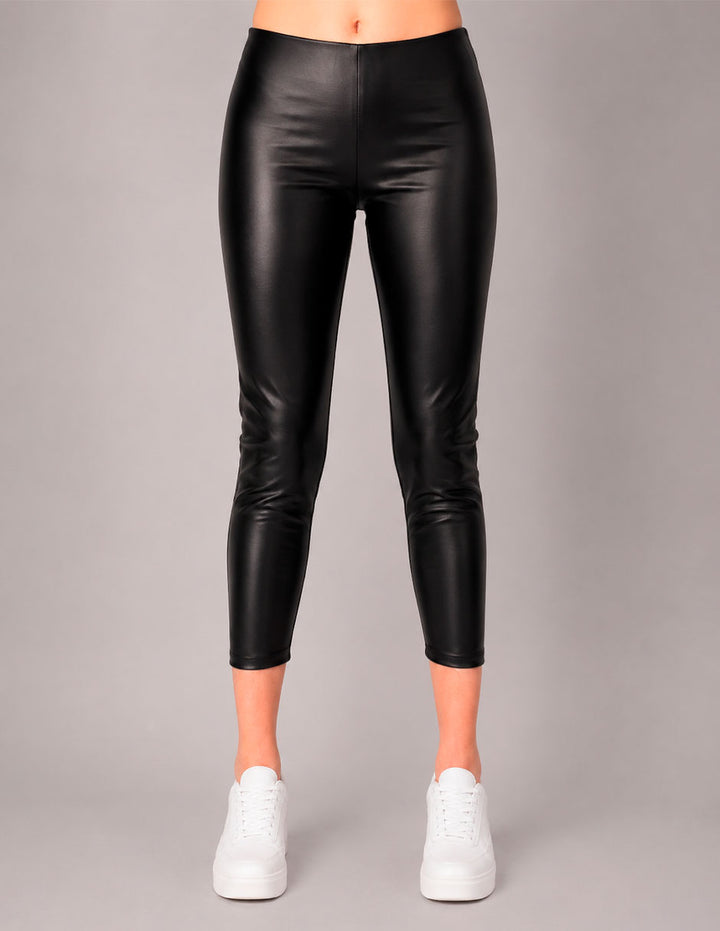 Pantalón negro de vinil tipo pescador