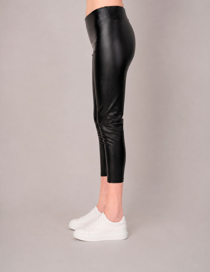 Pantalón negro de vinil tipo pescador