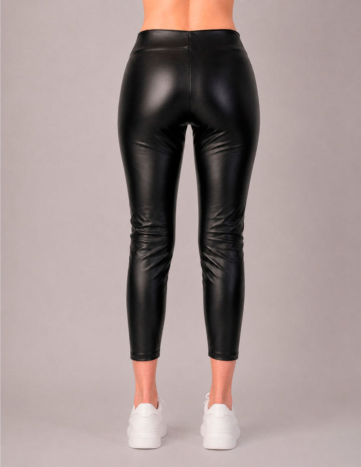 Pantalón negro de vinil tipo pescador