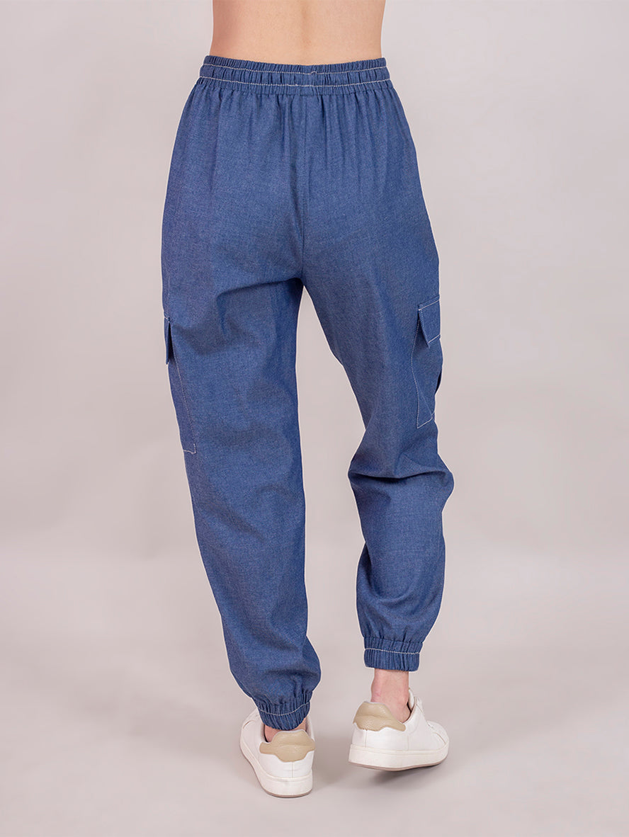 Pantalón azul  de cambray ligero de algodón con bolsas laterales