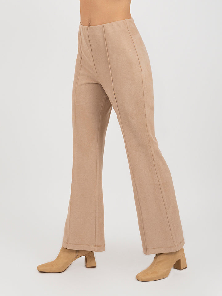 Pantalón beige de suede twill con strech y textura suave