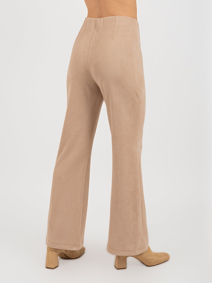 Pantalón beige de suede twill con strech y textura suave