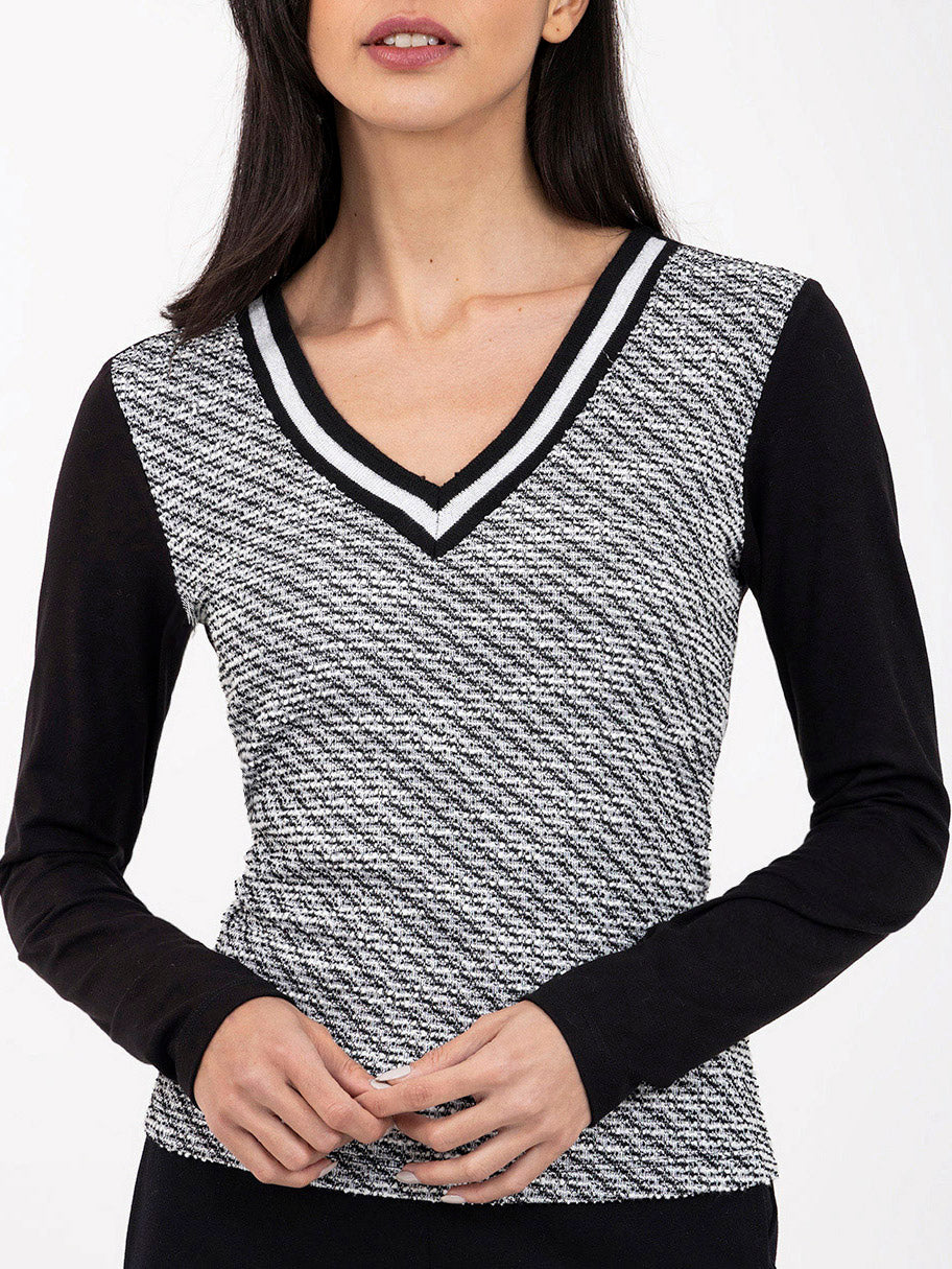 Blusa texturizada de manga larga con escote V