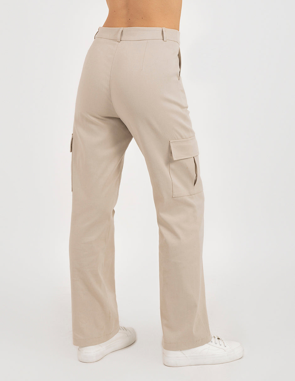 Pantalón de gabardina tiro alto con bolsas laterales en costados (disponible en negro y beige)