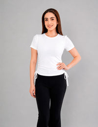 Blusa manga corta con diseño en laterales (disponible en ivory / beige)