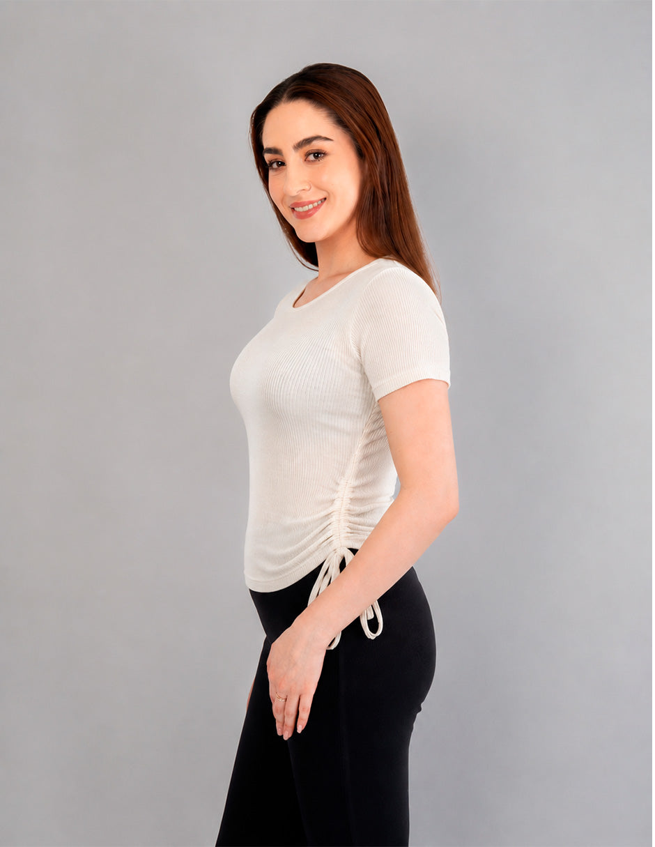 Blusa manga corta con diseño en laterales (disponible en ivory / beige)