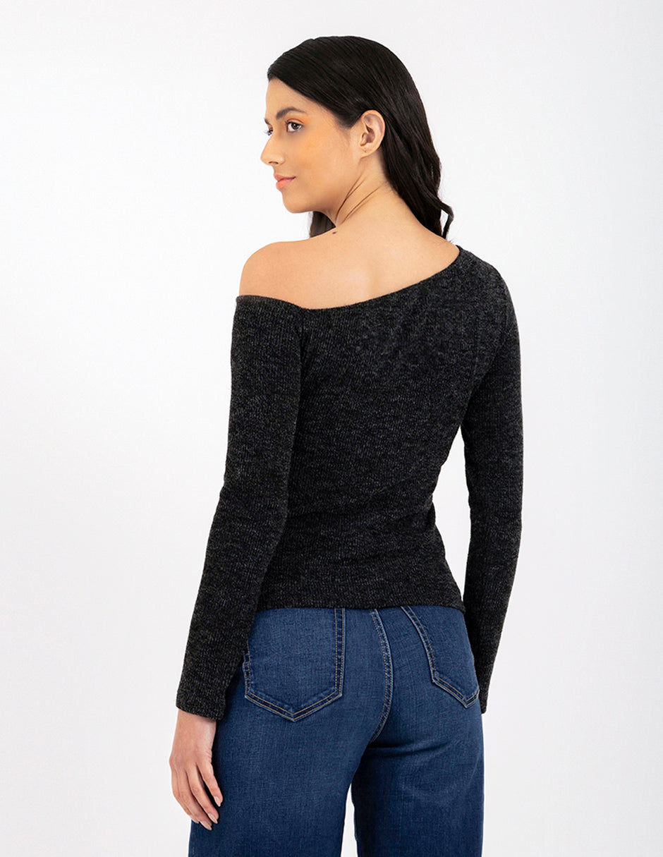 Blusa tipo suéter con escote asimétrico de manga larga  (disponible en beige y negro)