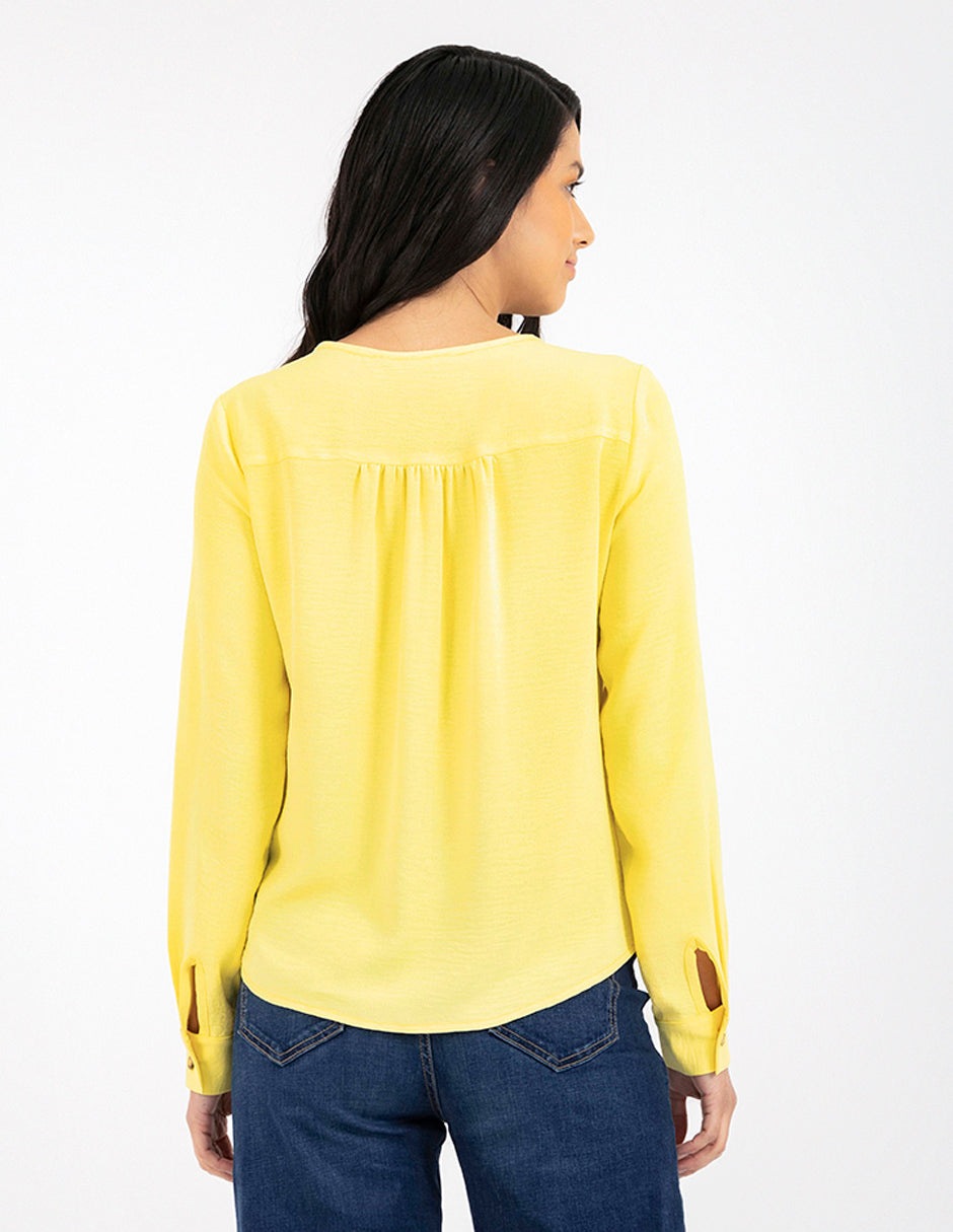 Blusa amarilla de escote redondo y manga larga
