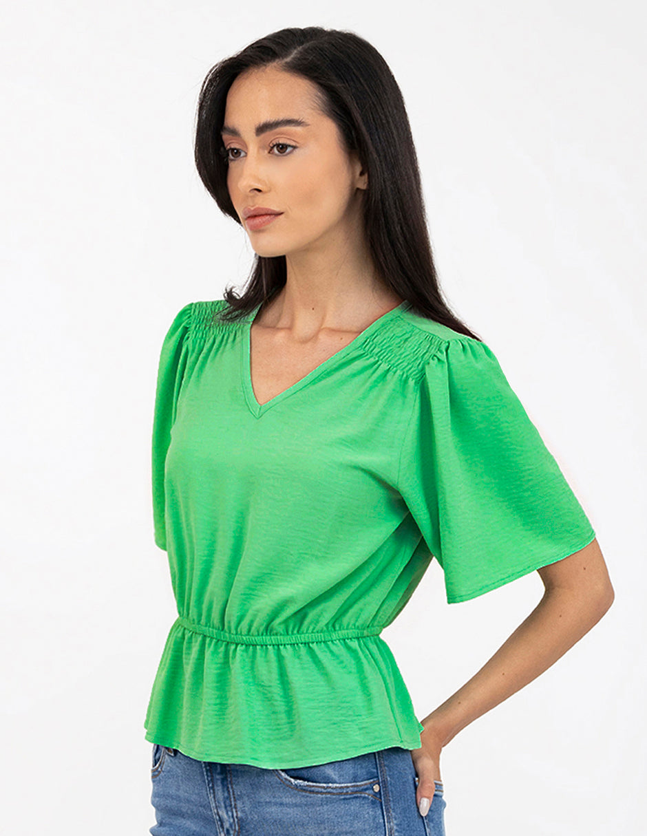 Blusa verde con smock para enmarcar la cintura