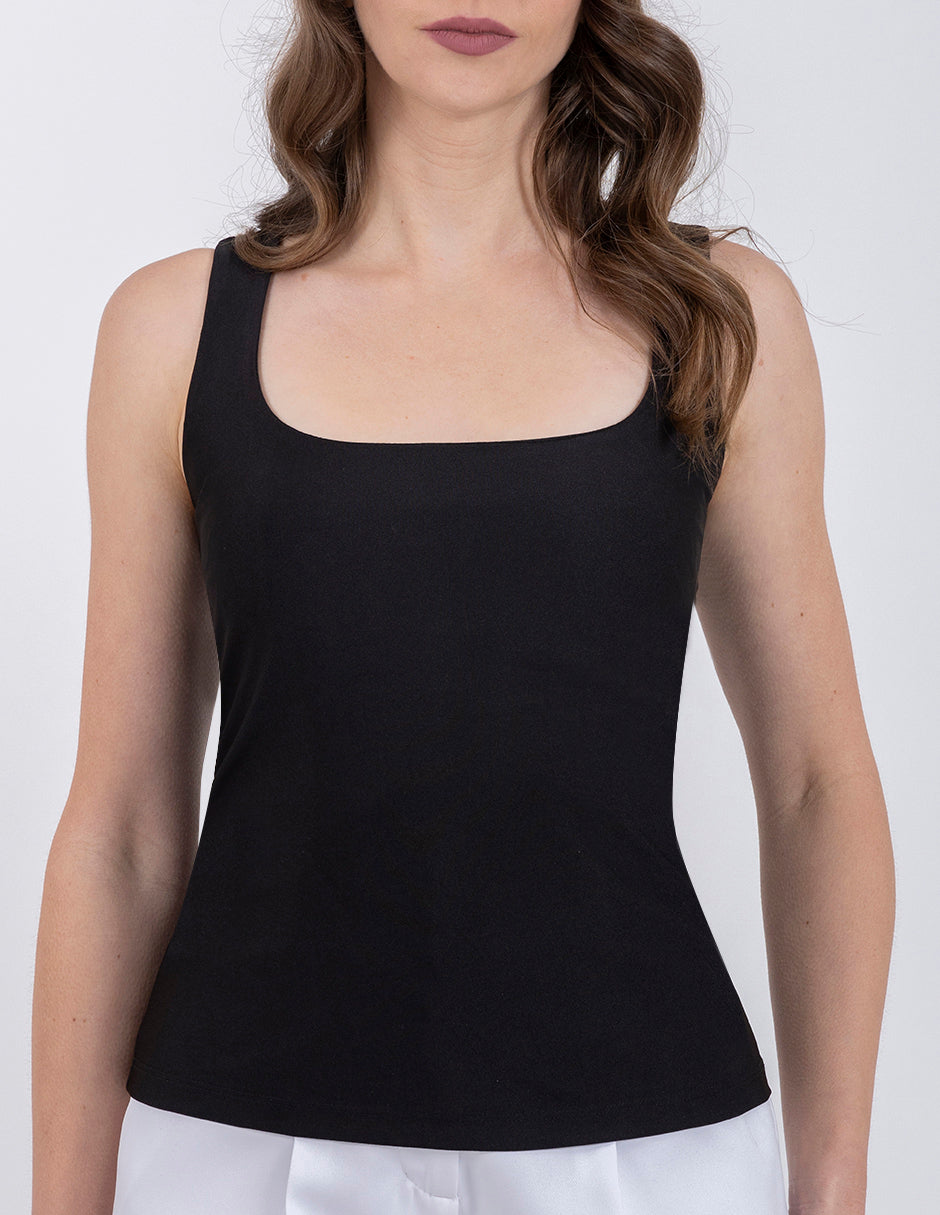 Blusa negra básica de tirantes con tela strech